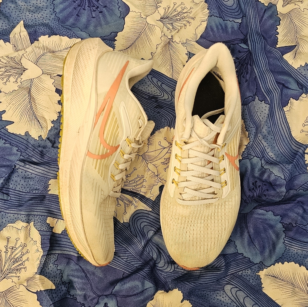 EUC Nike Pegasus 38 W S 8